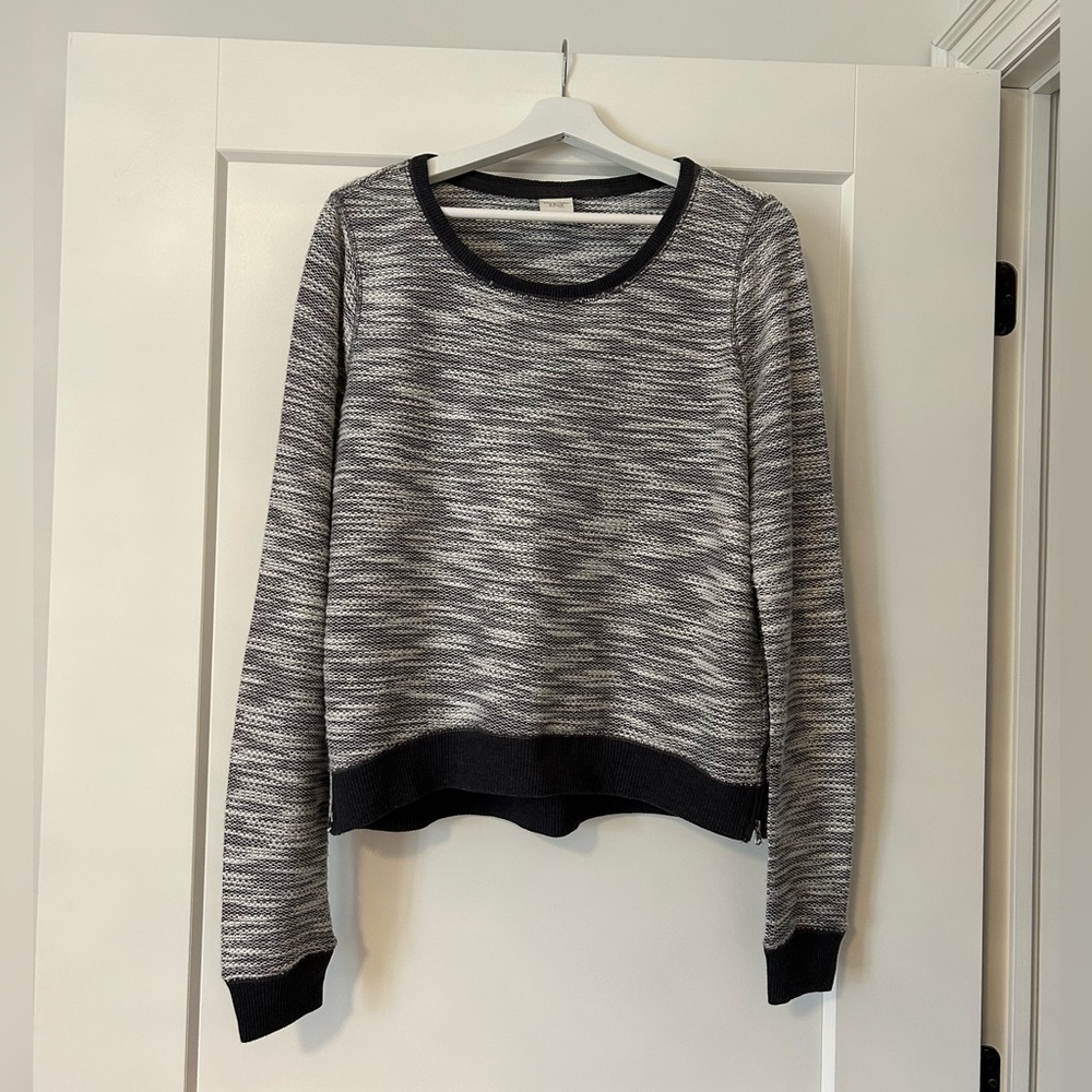 Abercrombie & Fitch Charcoal Gray & White Crew Neck Sweater